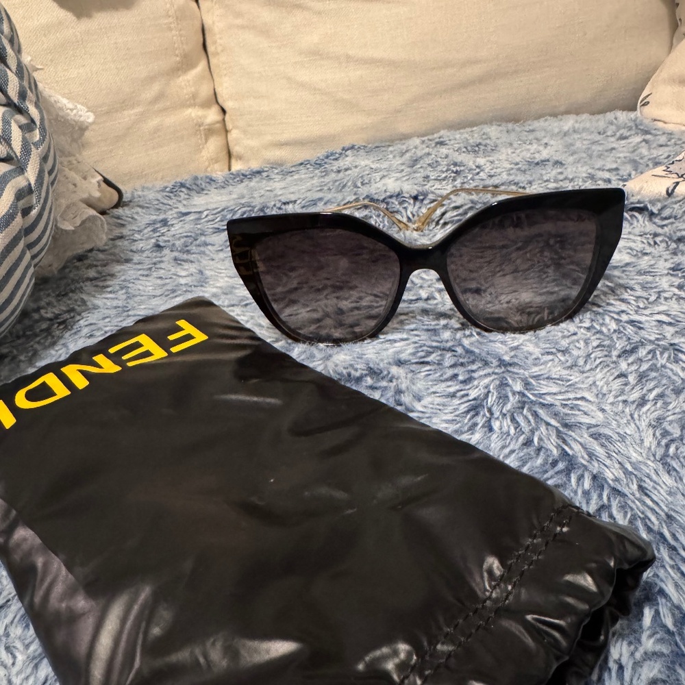 Meet your Posher, Poliana